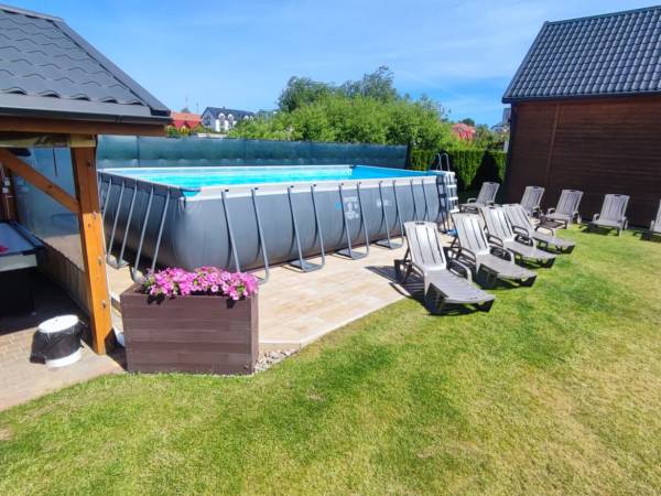 basen z podgrzewaną wodą