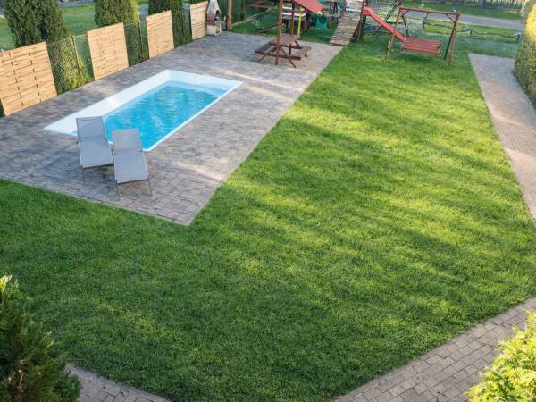 Basen z podgrzewaną wodą