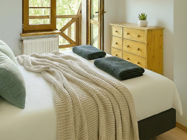 sypialnia małżeńska w domku trzypokojowym 52m2