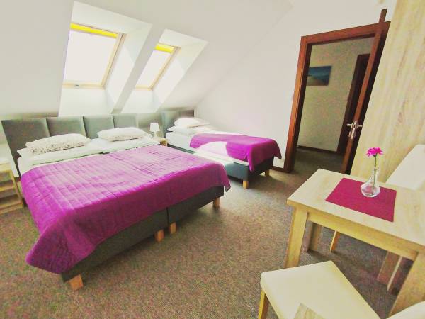 pokój nr 5 sypialnia