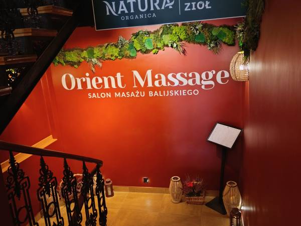 Salon masażu znajdujący się w budynku