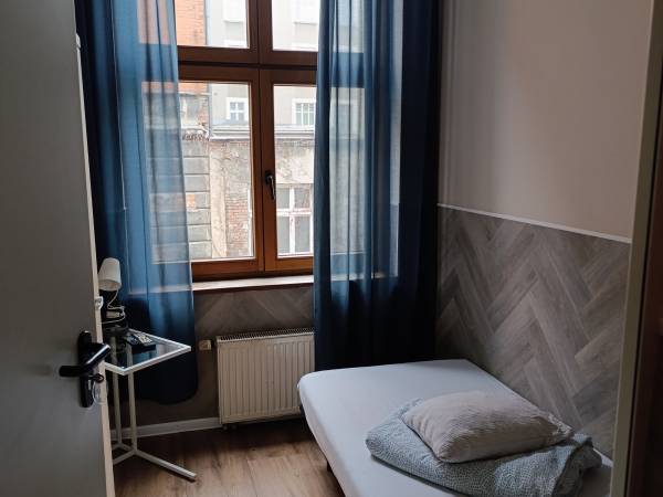 Pokój jednoosobowy z łazienką wspólną