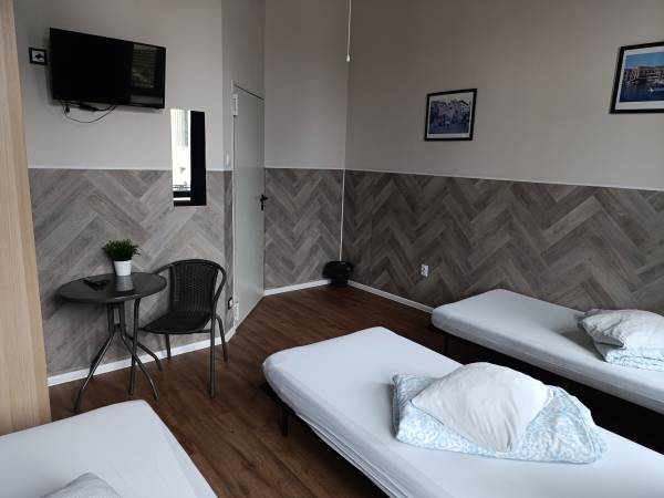 Pokój trzyosobowy z łazienką wspólną