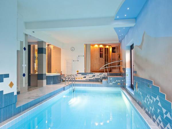 basen, sauna, jacuzzi