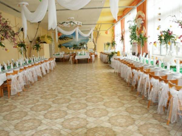 stołówka_nowoczesna i serująca smaczne posiłki