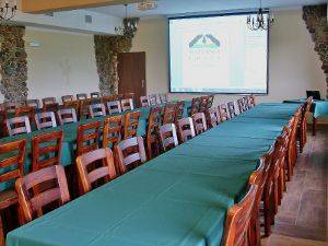 Sala restauracyjno-szkoleniowa, rownież idealna do organizacji wesel, spotkań firmowych