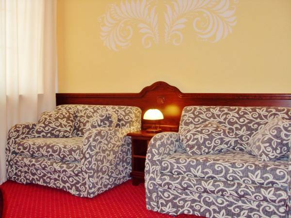 Apartament / studio z dodatkowo 2 rozkładanymi sofami 90 x 200 cm