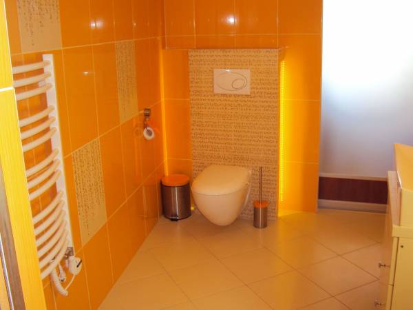 łazienka pomarańczowa