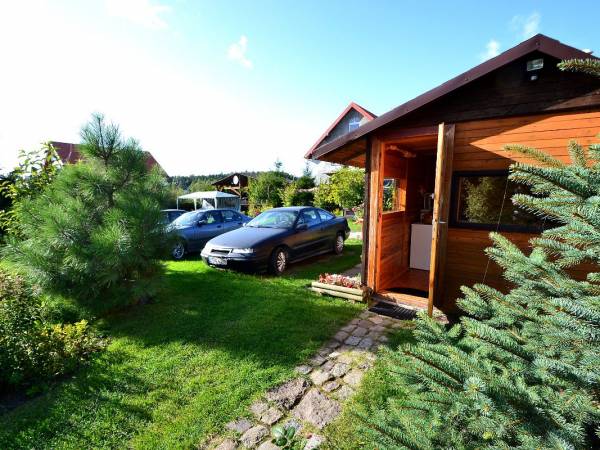 letnia kuchnia, widok na parking