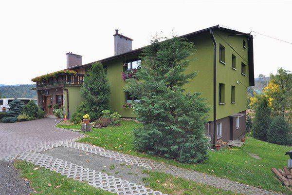 dom od strony wjazdu