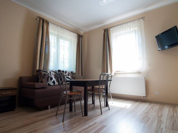 Gajówka - Całoroczne Pokoje i Apartamenty