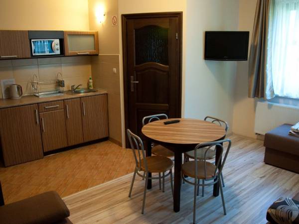 Gajówka - Całoroczne Pokoje i Apartamenty