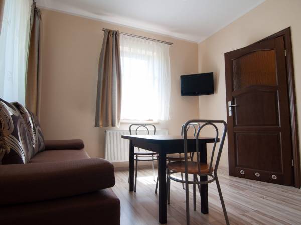 Gajówka - Całoroczne Pokoje i Apartamenty