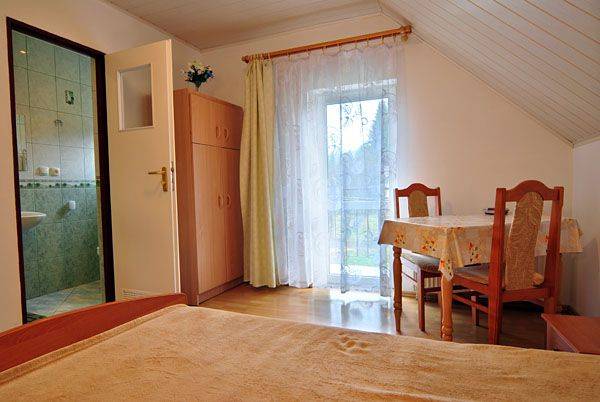 Pokoj dwuosobowy na I pietrze z balkonem.