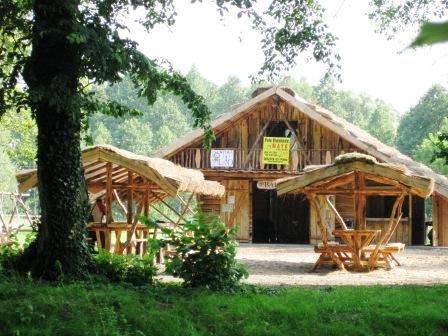 Bar na polu biwakowym