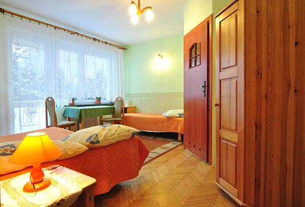 Pokój nr 2, od strony południowej, z tarasem, 2-3osobowy + dostawka