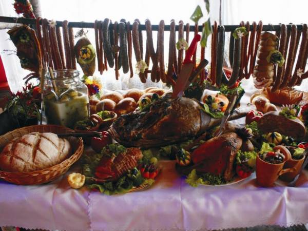 wiejski stół na weselu