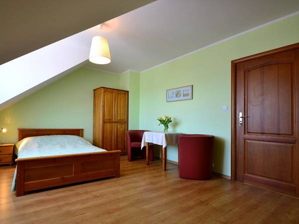 pokój 2-os łoże małżeńskie nr 9