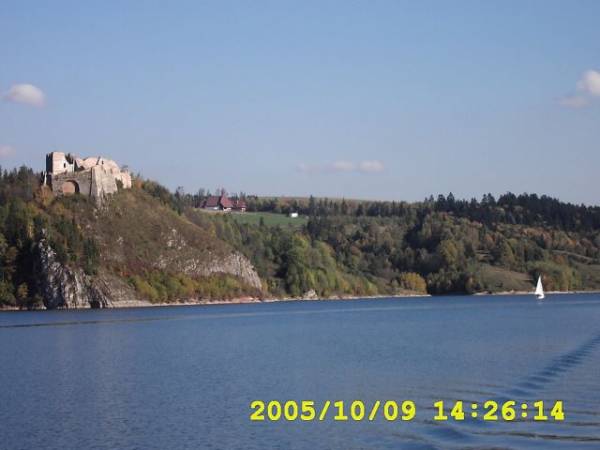 zalew czorsztyński, widok na ruiny zamku