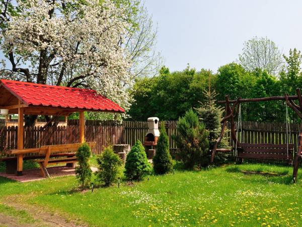 Altanka obiadowa przy domku 3-pokojowym