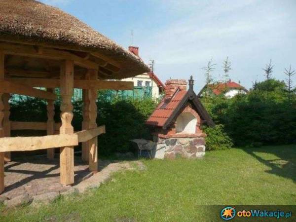 Altanka oraz kominek do dyspozycji gości