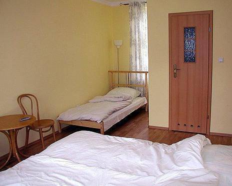 Pokój 4 os na parterze ze wspólna kuchnią.