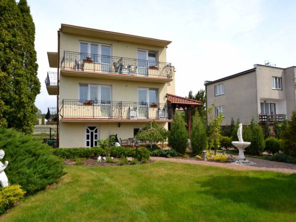 Budynek od strony ogrodu