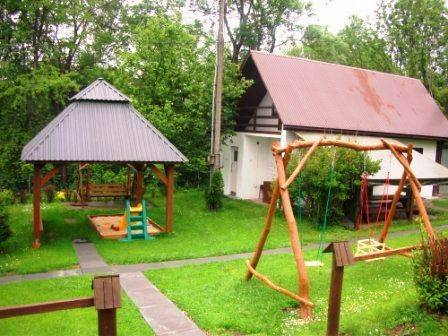 plac zabaw - piaskownica i huśtawki