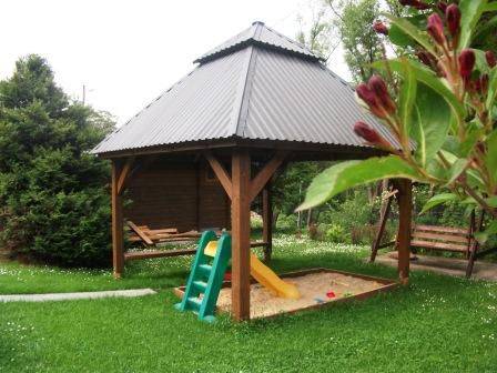 piaskownica ze zjeżdżalnią