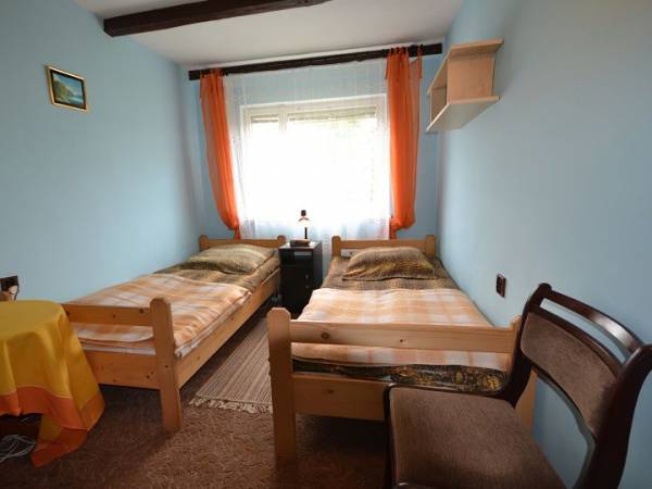 Dom Gościnny AGA w pobliżu jeziora i lasu