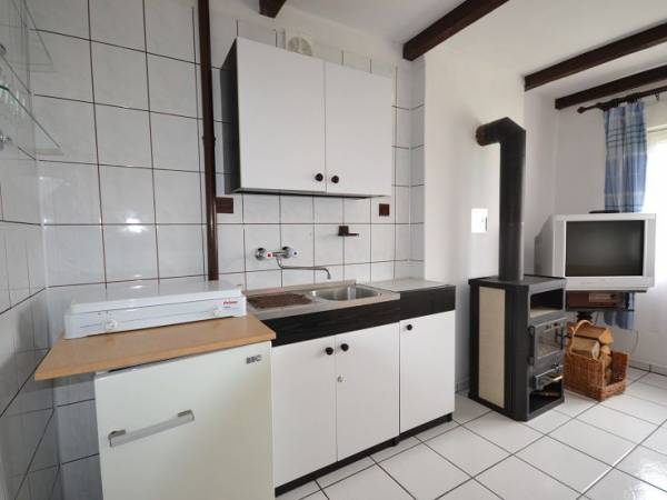 Dom Gościnny AGA w pobliżu jeziora i lasu