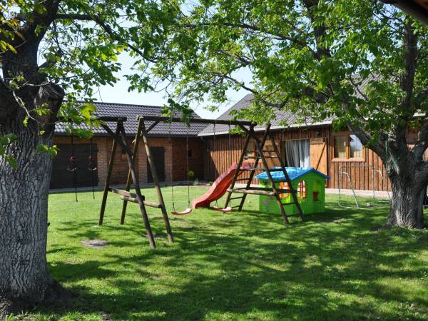 Plac zabaw na podwórzu