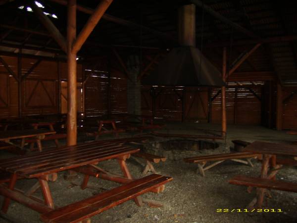 Zadaszona wiata ogniskowa.