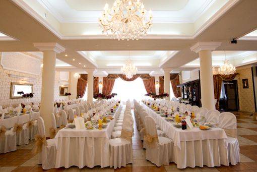 KOLUMNY 217 tanie noclegi pracownicze, parking 