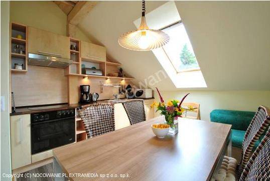 pokój z aneksem kuchennym piętro