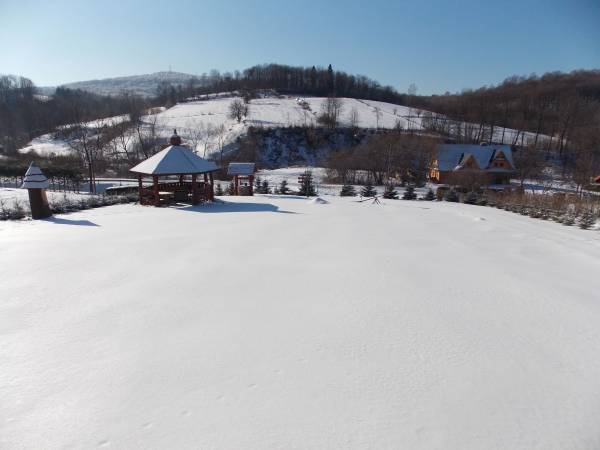 Całoroczne domki z kominkami