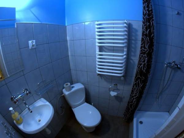 Łazienka w pokoju 2-os.