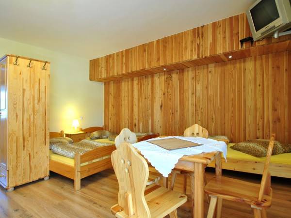 Pokój nr 3- o podwyższonym standardzie (5-osobowy)