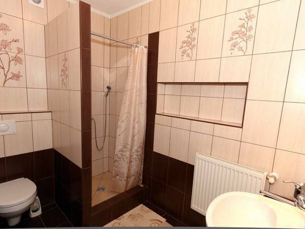 Budynek 2, Łazienka