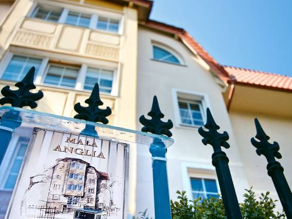 Stylowy Apartament Orzechowy z jacuzzi 