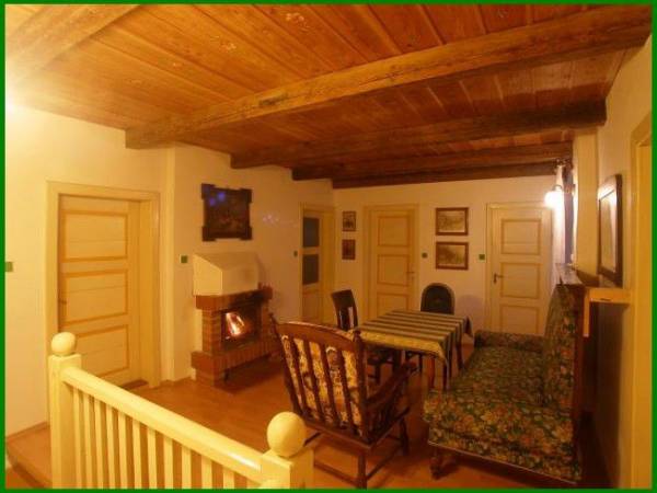 Korytarz z kominkiem