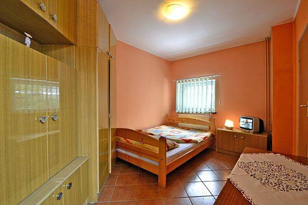 pokój 2 osobowy z łóżkiem małżeńskim