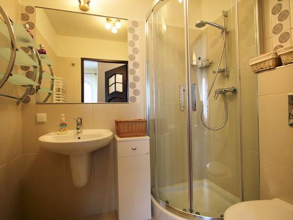 łazienka nr 2 w sypialni 2 os.