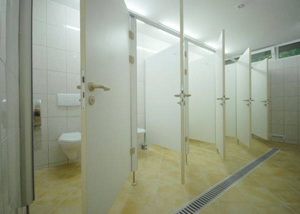 toalety na campingu baltic