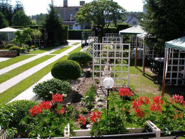 Ogród przed ''aga''.