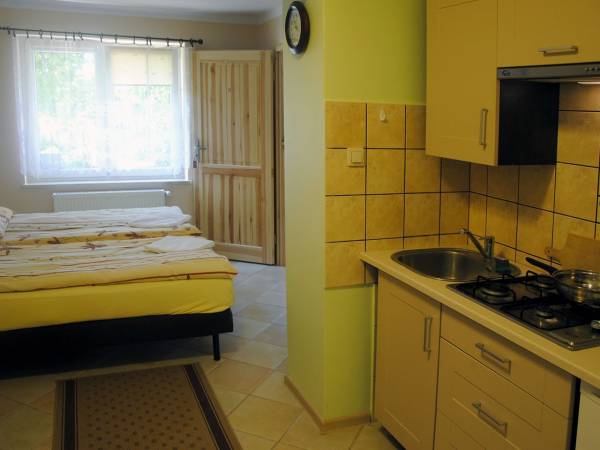 Pokój Nr 2 - 3-os. z aneksem i łazienką