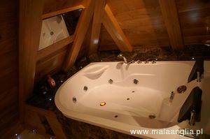 Stylowy Apartament Orzechowy z jacuzzi 