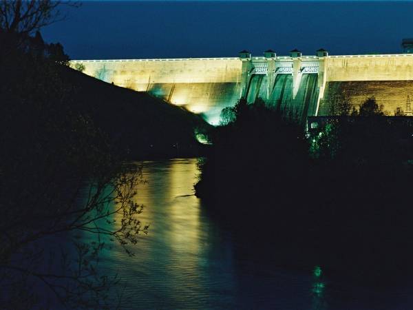 Zapora w Solinie wieczorem