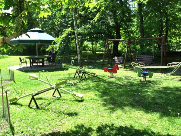 Gajówka - Całoroczne Pokoje i Apartamenty