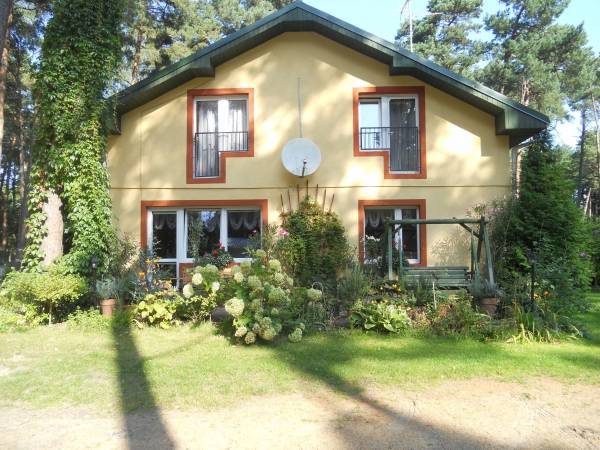 Budynek z tarasami na parterze